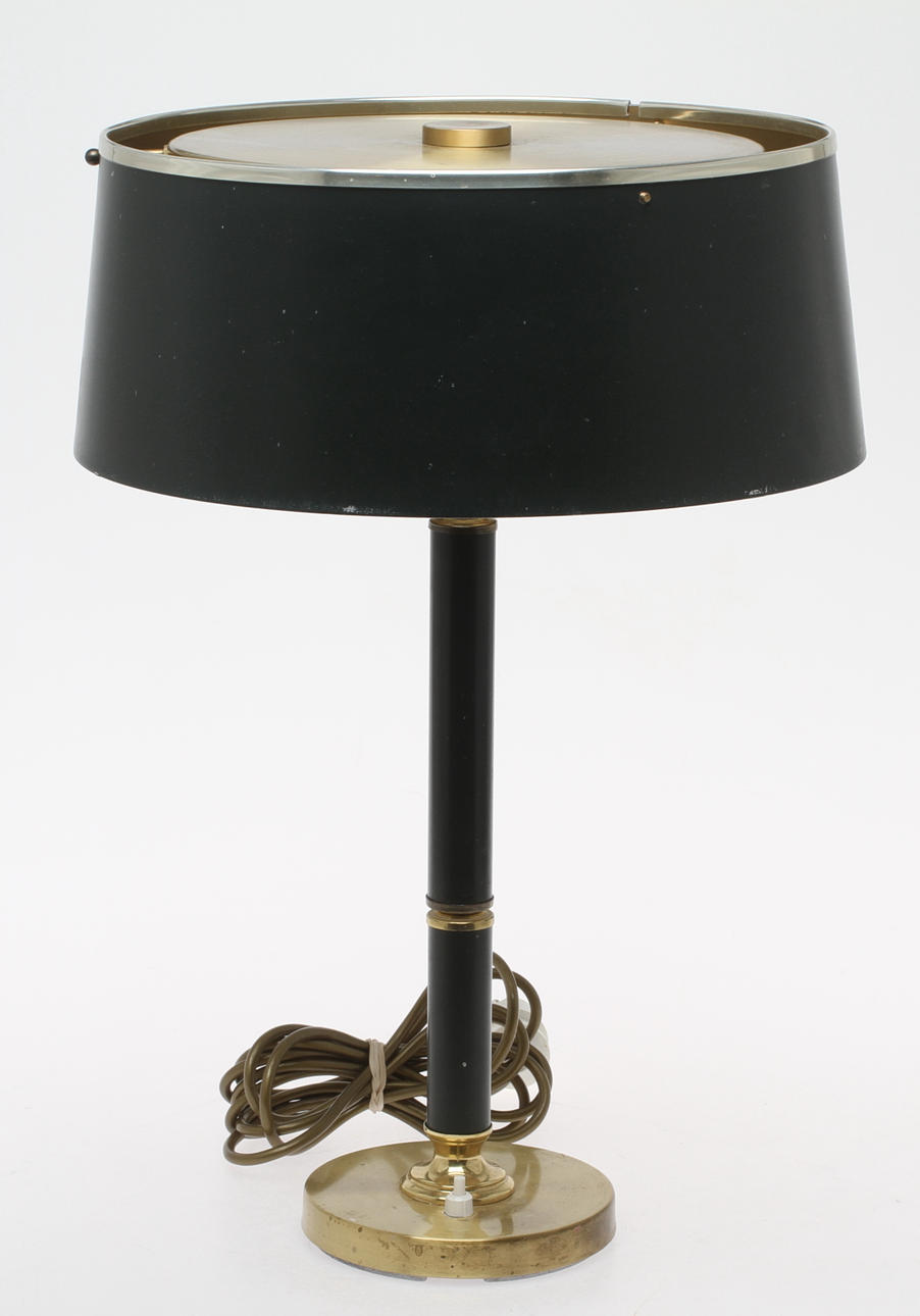 BORDSLAMPA, med skärm i metall, 1900-tal.