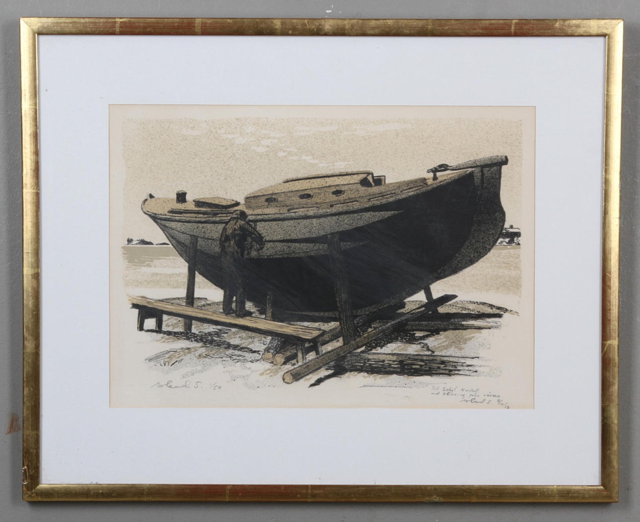 ROLAND SVENSSON. Motiv med man som arbetar med båt. Färglitografi. Signerad och daterad 58.