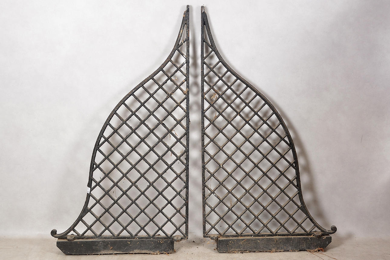 STALLGRINDAR, 2 st, gjutjärn, 1900-tal.