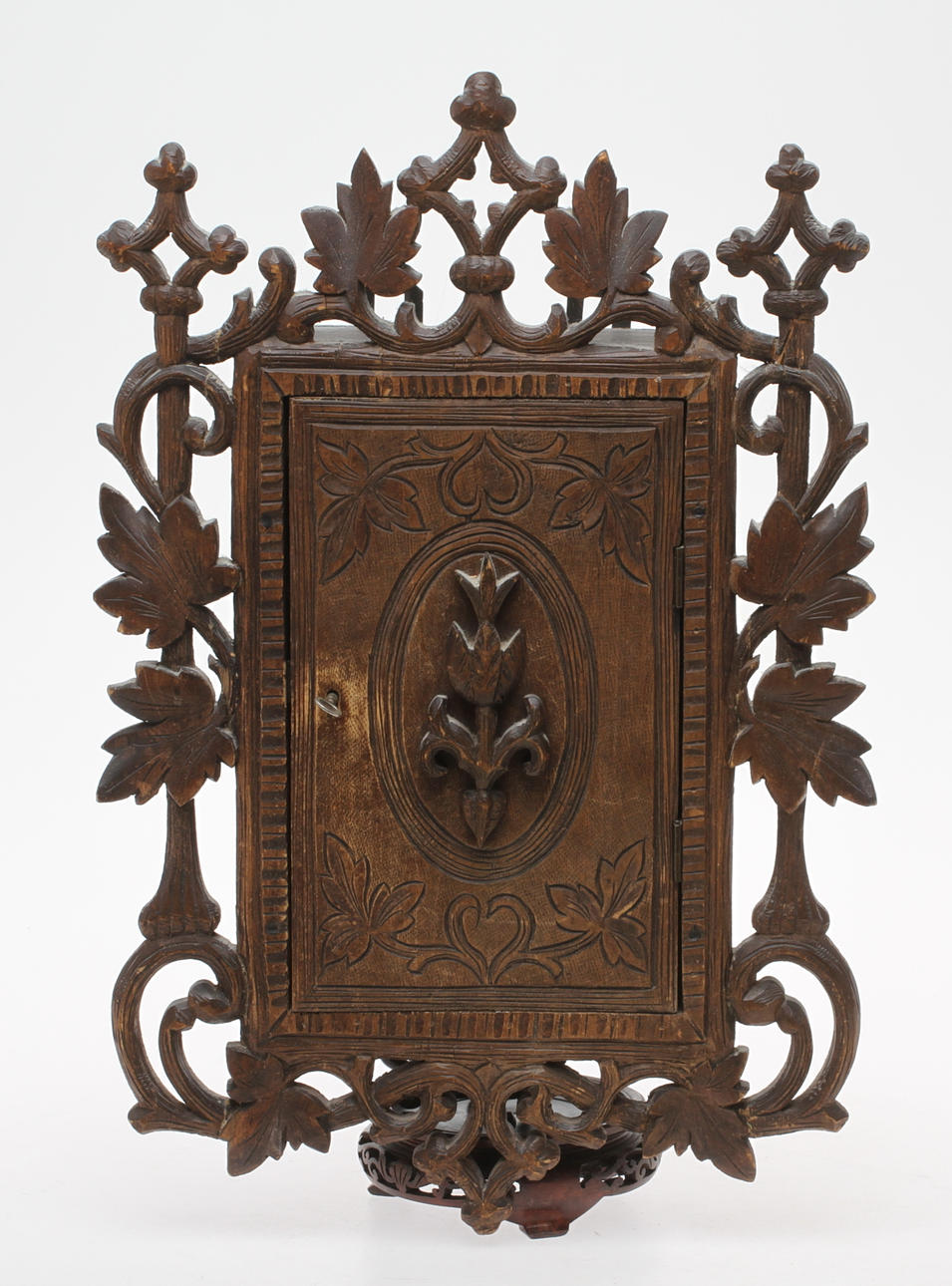 SKÅP, skuren dekor, 1900-tal.