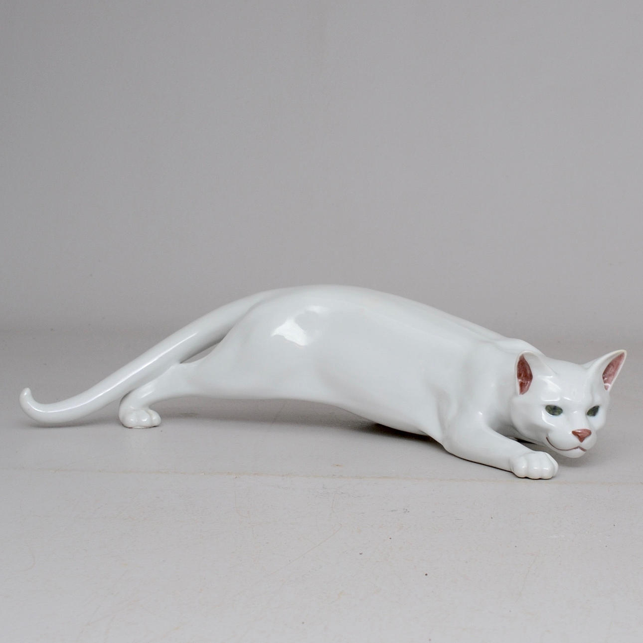 KUNGLIG DANSK. Die Figur, schleichende Katze.