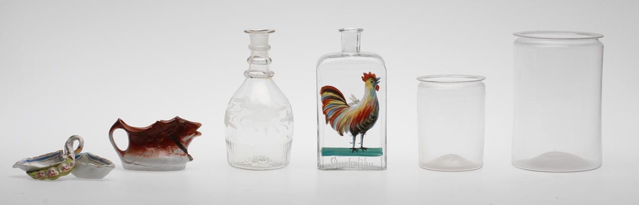 KERAMIK och GLAS, bl.a. plunta, glasburkar, 1800-1900-tal.