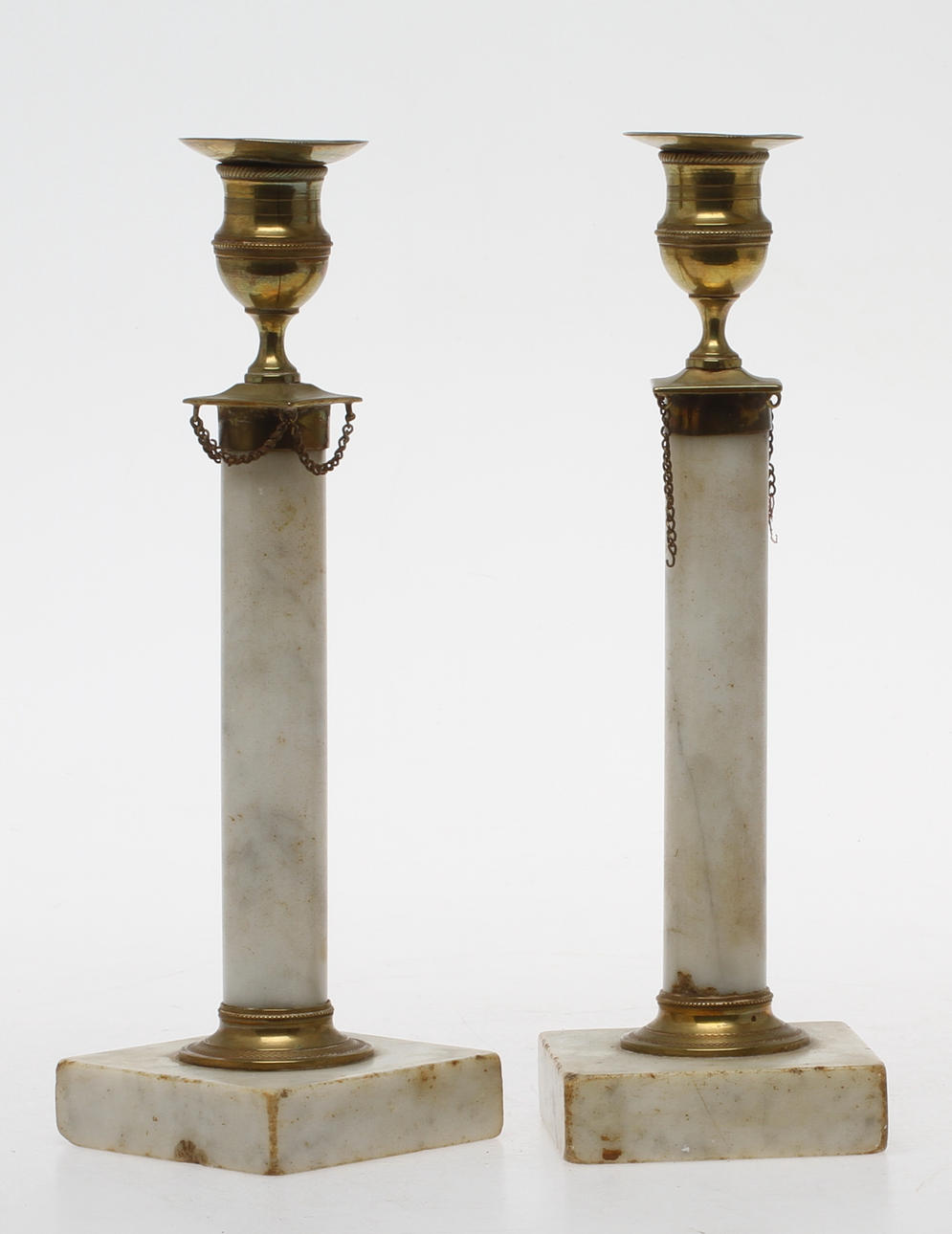 LJUSSTAKAR, 1 par, marmor och mässing, sengustavianska, 1700/1800-tal.