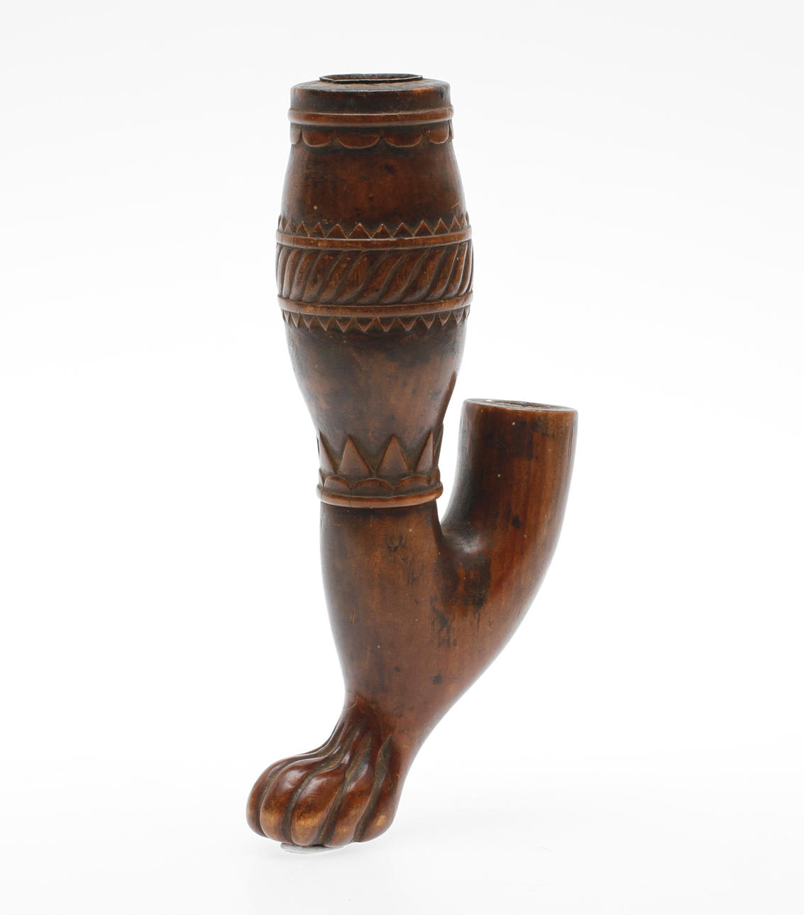 PIPHUVUD, 1800-talets första hälft, dekor med lejontass.