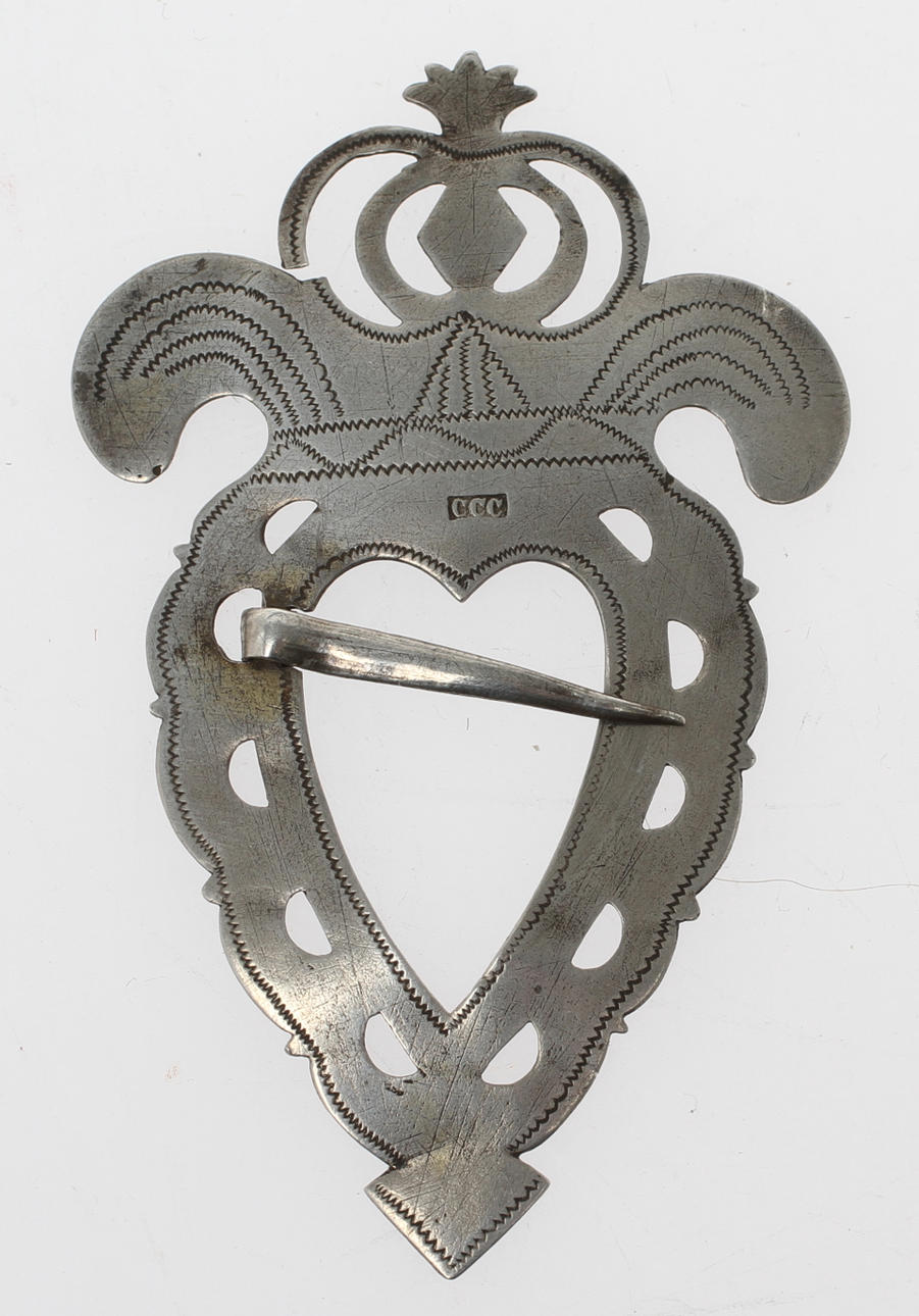 DRÄKTSPÄNNE, silver, Claes Christian Carlén, Borås 1830-1844.