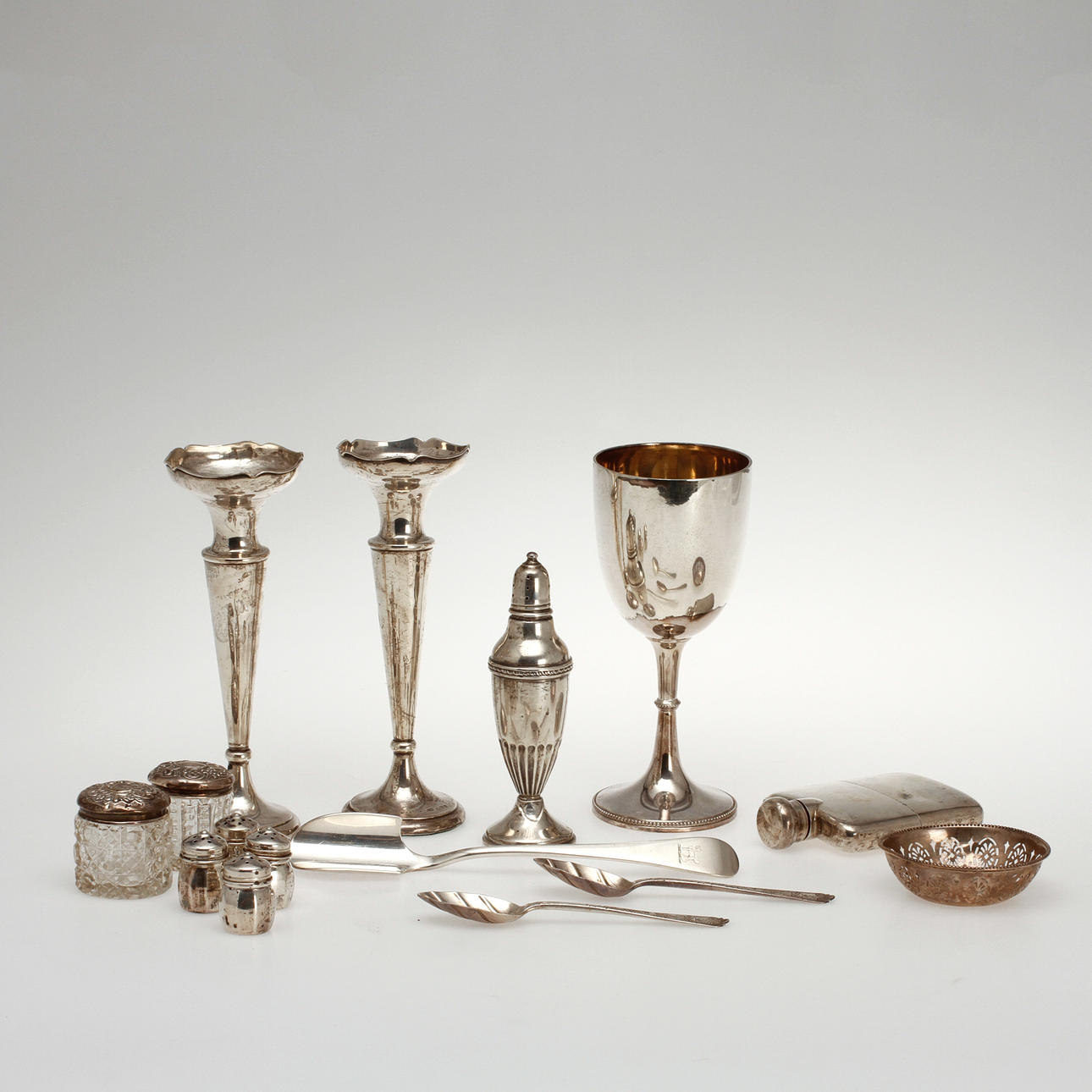 SILVER, 15 delar, Engelskt silver, vikt ca 530 gram.