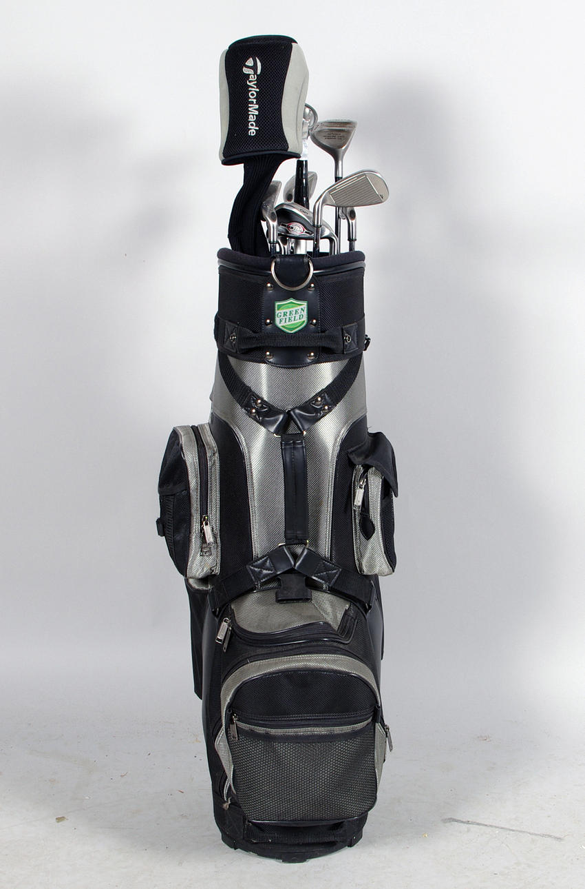 GOLFBAG MED KLUBBOR.