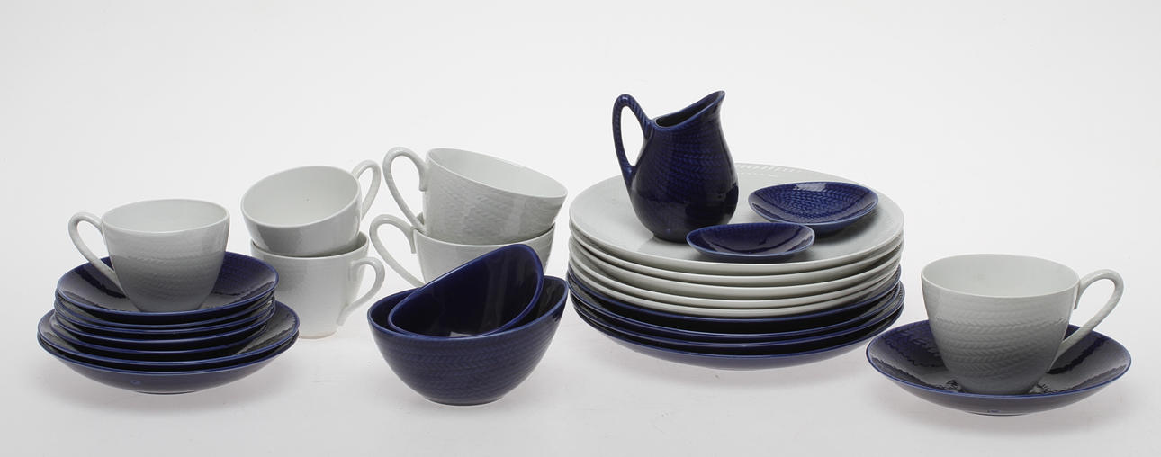 SERVISDELAR, ca 20 delar, porslin, "Blå Eld" Hertha Bengtsson Rörstrand.