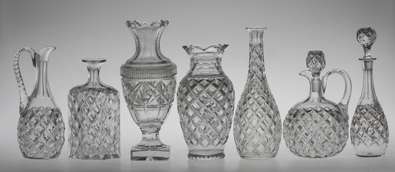KARAFFER samt VASER, 7 delar, glas, 1900-tal.