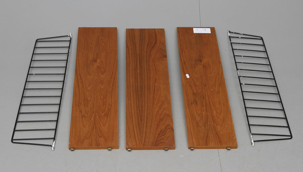 STRINGHYLLA, 3 hyllplan, 1900 talets mitt.