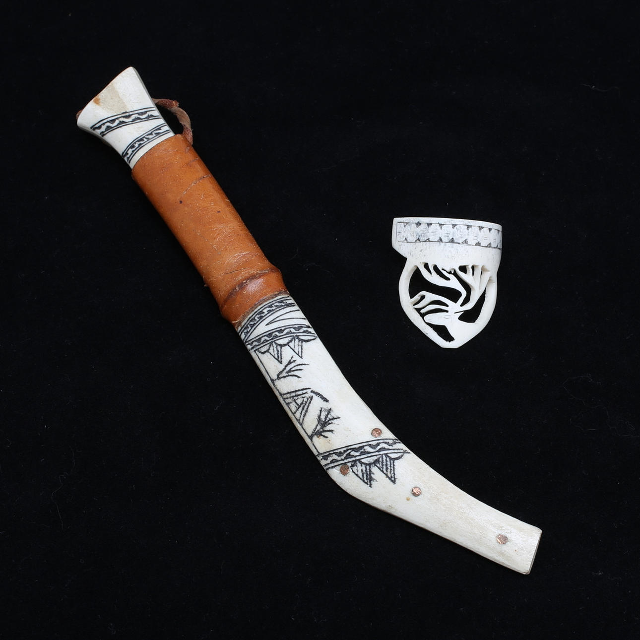 SAMEKNIV samt SCARF-HÅLLARE, horn.