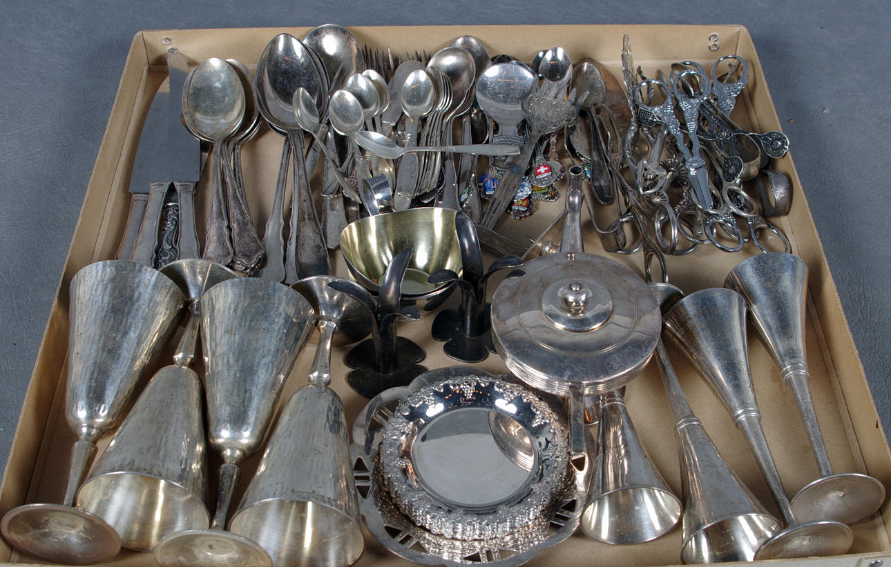 NYSILVERFÖREMÅL, bestick, glas, ljusstakar mm.