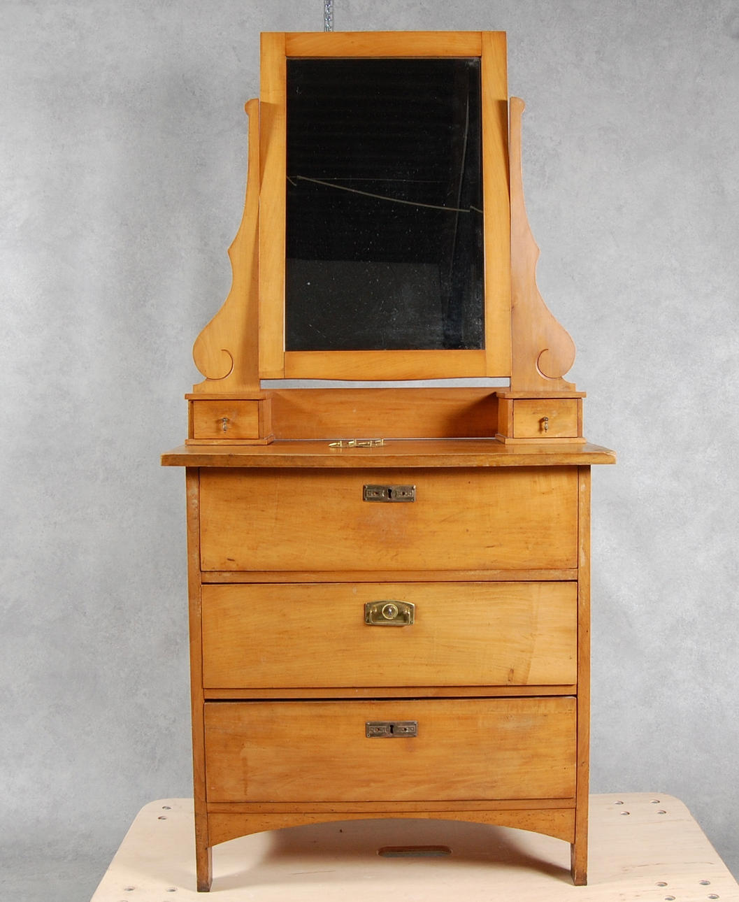 SPEGELBYRÅ, Jugend, 1900-talets första hälft.