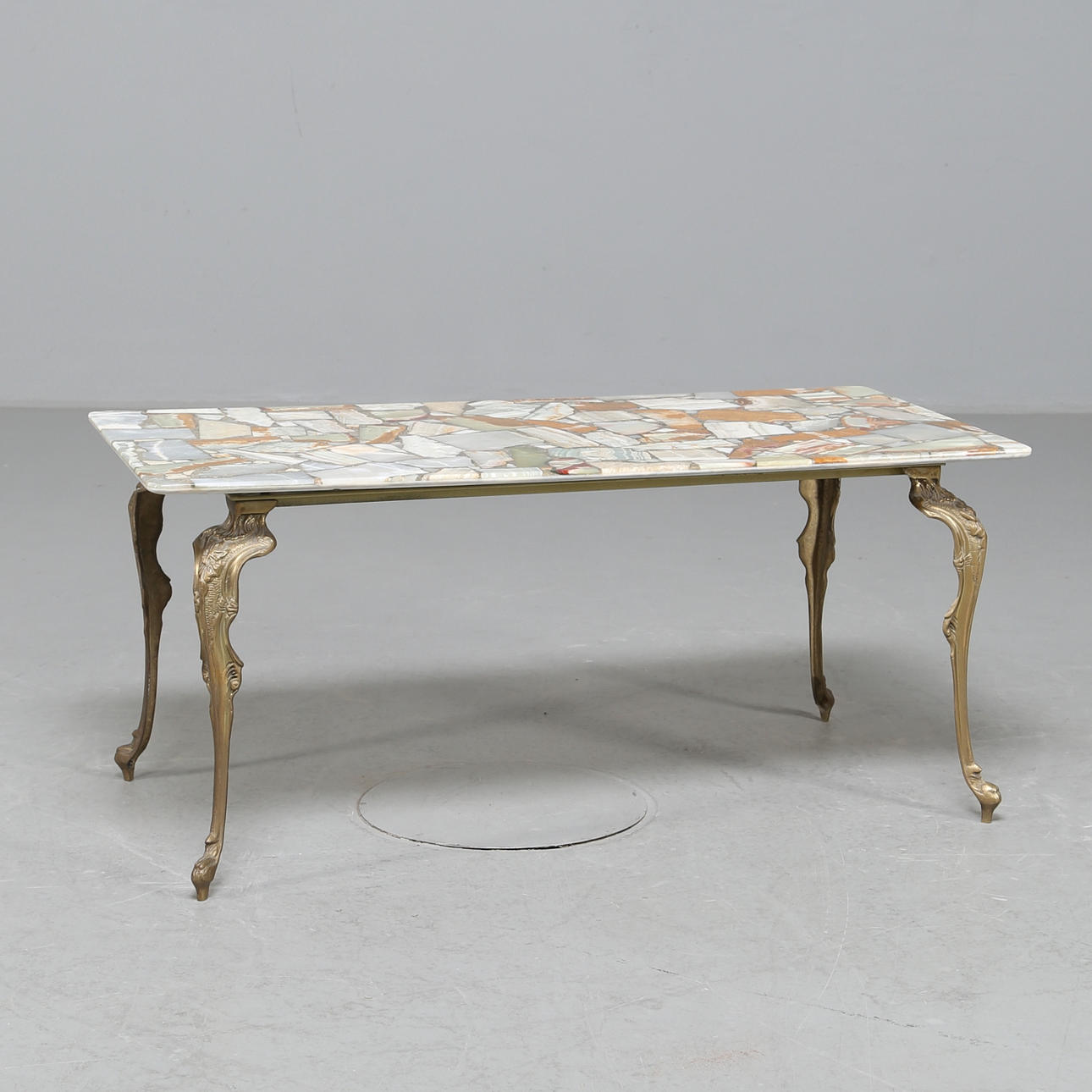 MESA DE CENTRO ónix y latón, estilo rococó años 60/70.