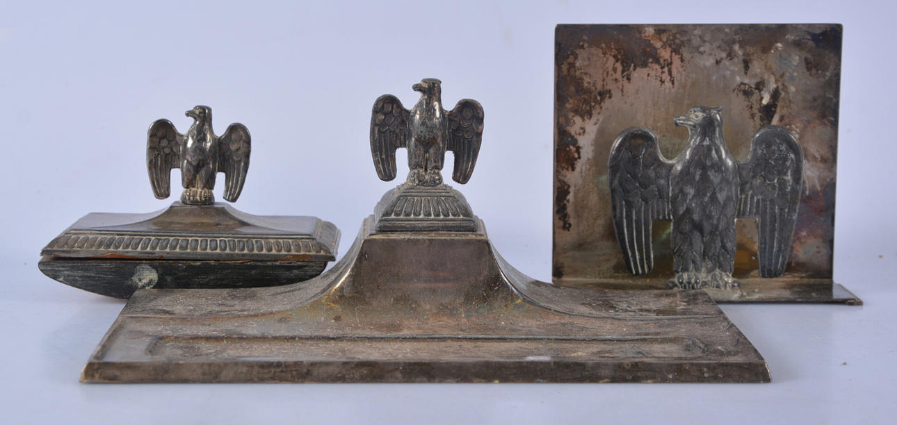 SKRIVBORDSSTÄLL, 3 delar, metall, 1900-tal.