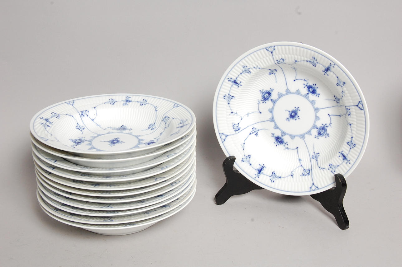 MUSSELMALET, 12 delar, djupa tallrikar, Royal Copenhagen, stämpel 1955.