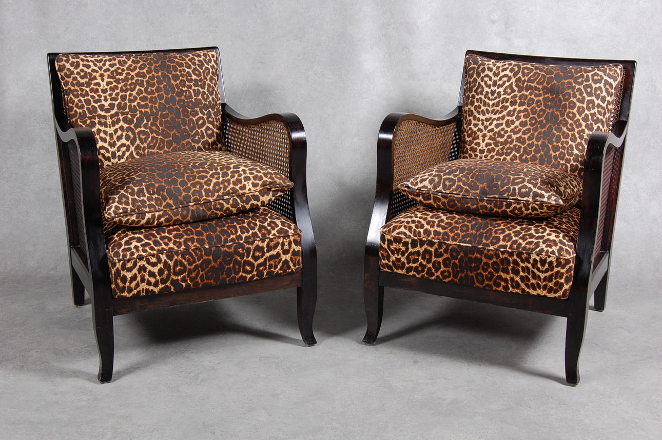 FÅTÖLJER, 1 par, 1930-tal, nyklädda i tyg från Jim Thompson.