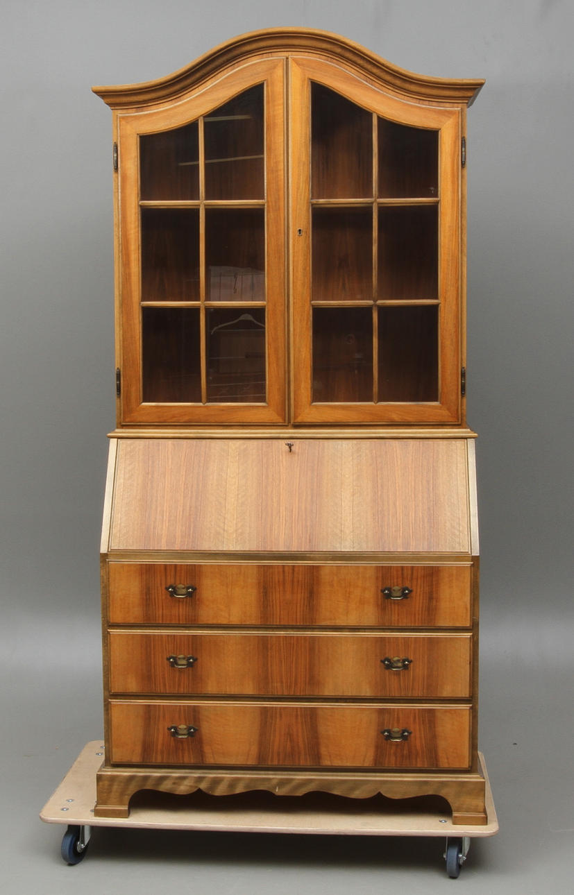 SKRIVSKÅP, med vitrinöverdel, 1900-tal.