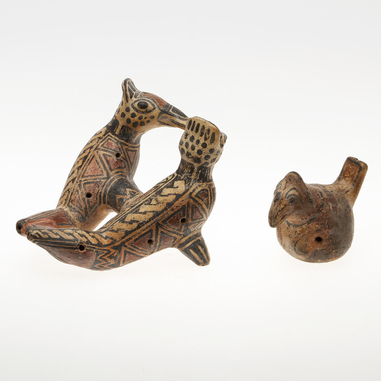 FIGURER, 2 st, lergods, troligen precolumbianska, syd/mellanamerika.