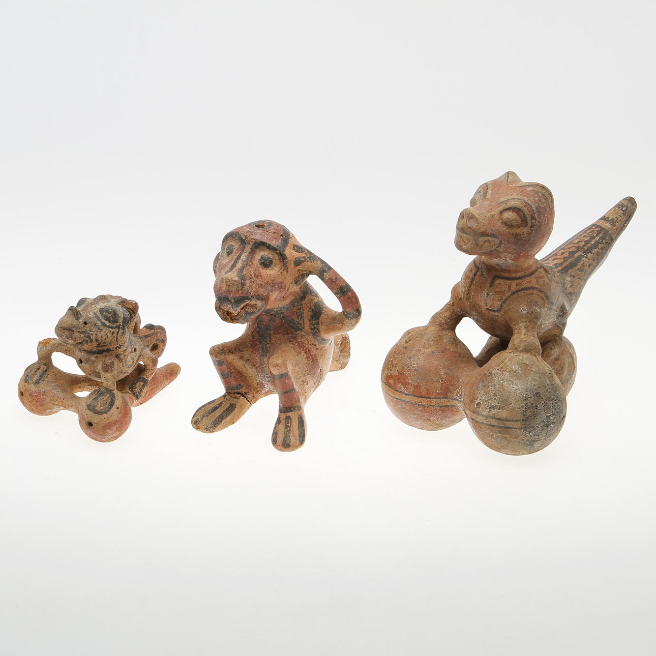 FIGURER, 3 st, lergods, troligen precolumbianska, syd/mellanamerika.