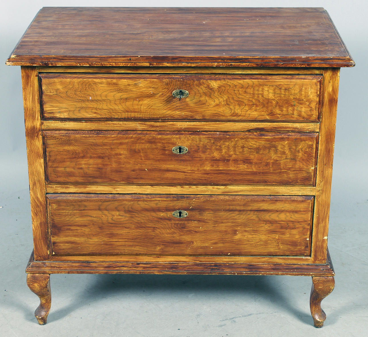 BYRÅ, 3-lådig, drickamålad, rokokostil, 1900-tal.