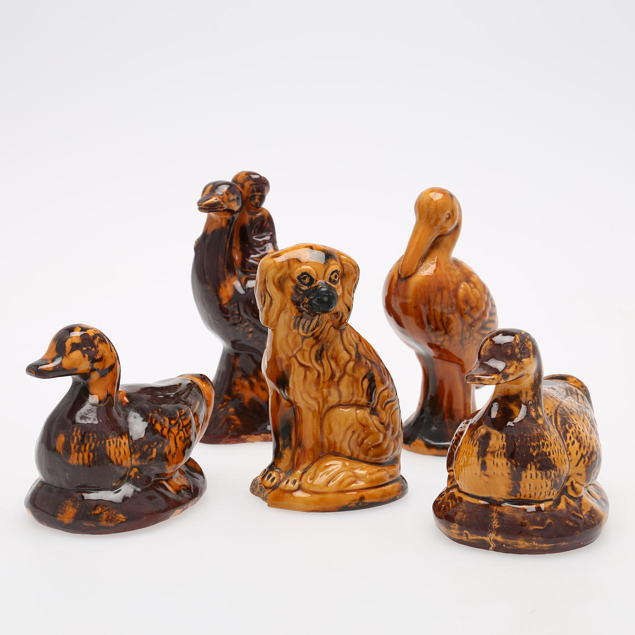 KERAMIK, 5 delar, TILLINGE, 1800-tal.