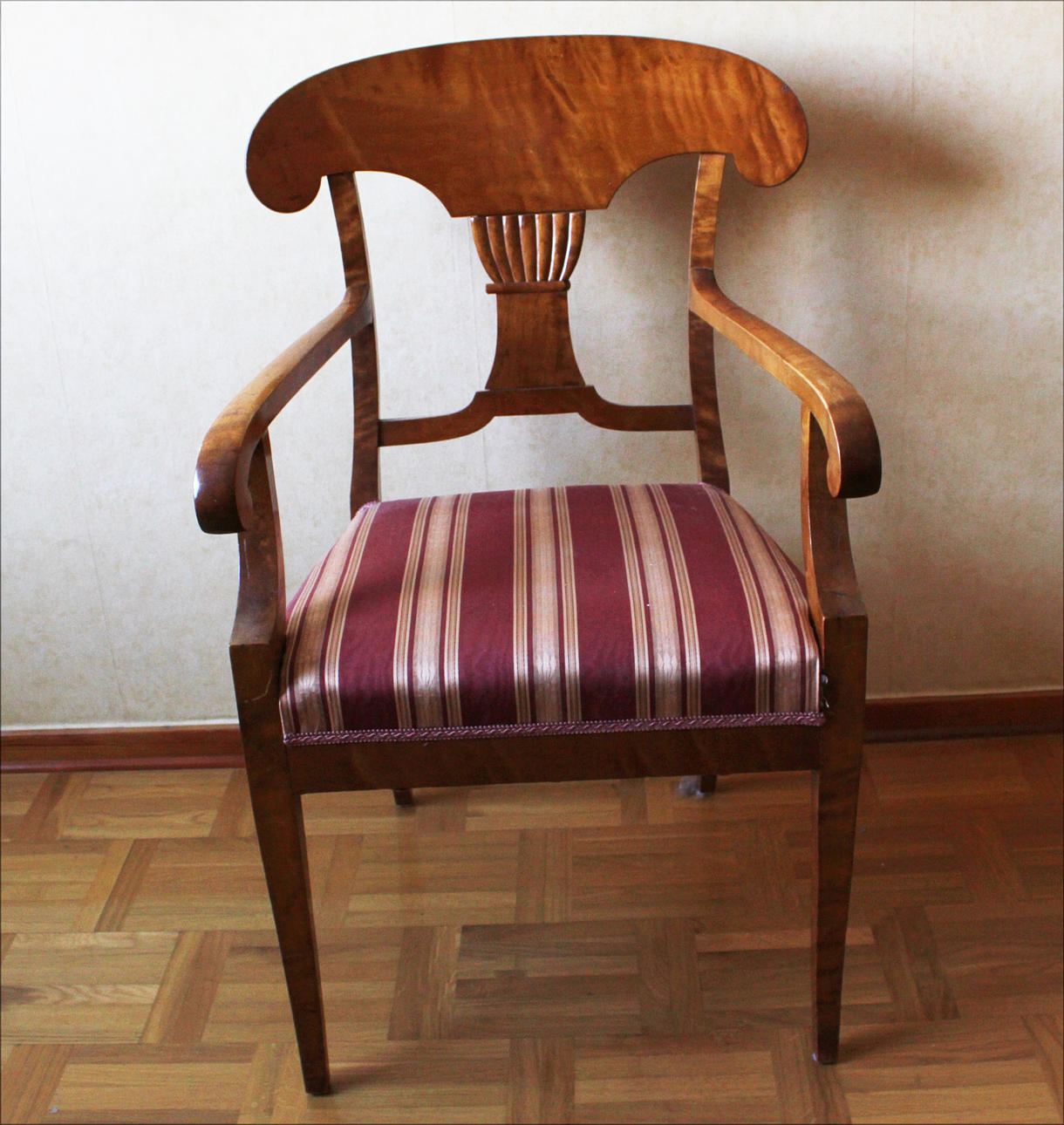 KARMSTOL i Karl Johansstil. 1900-talets början.