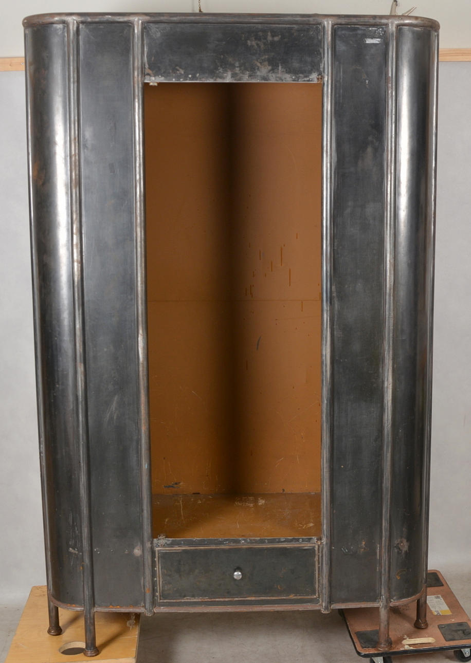 KLÄDSKÅP, plåt, 1900-tal.