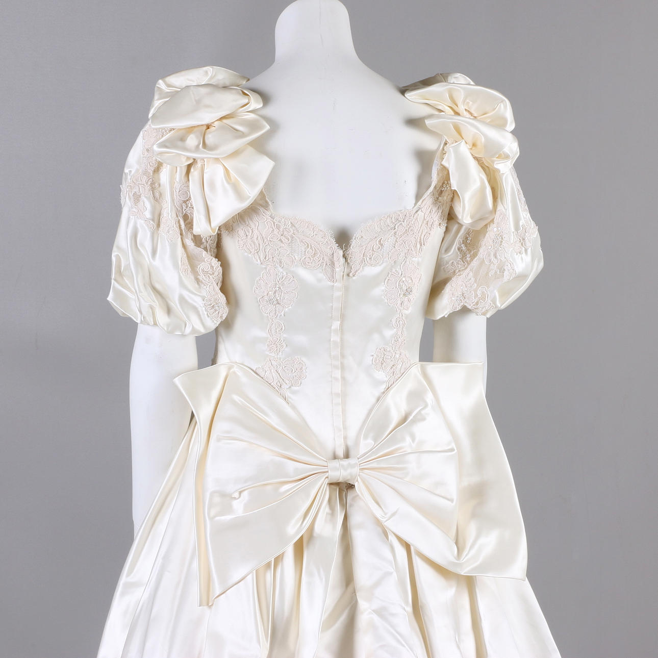 BRUDKLÄNNING, samt underkjol, 1990-tal, Amerika.