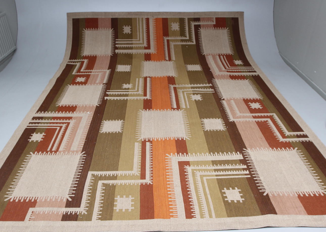 MATTA, geometriskt mönster, 410 x 310 cm, ca 1930.