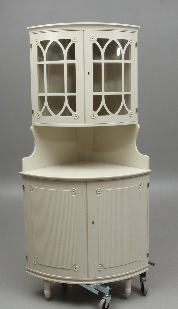 HÖRNSKÅP, gustaviansk stil, 1900-tal.