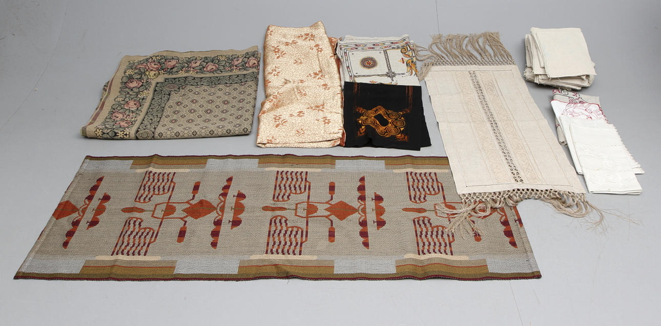TEXTILES, 1900.