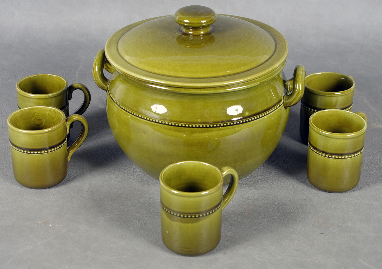 TERRIN MED LOCK OCH 5 MUGGAR, Höganäs.