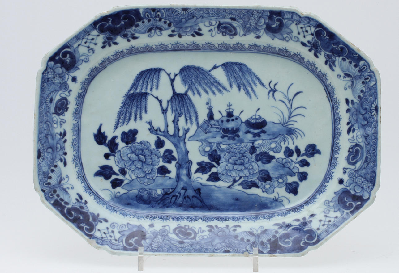 STEKFAT, porslin, Kina Qianlong (1736-95).