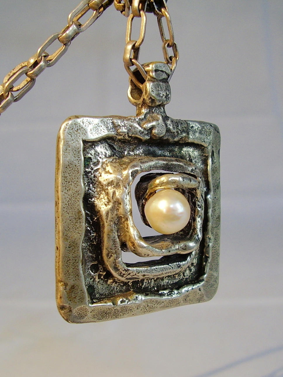 DESIGNER ANHÄNGER signiert OLY.