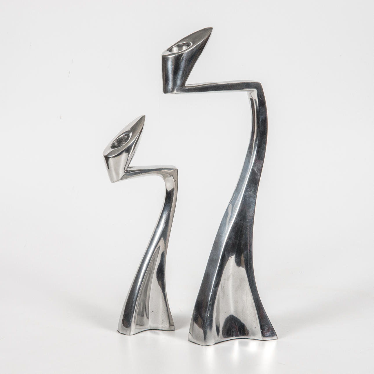 LJUSSTAKAR, 2 stycken, "Swan", Mathew Hilton.