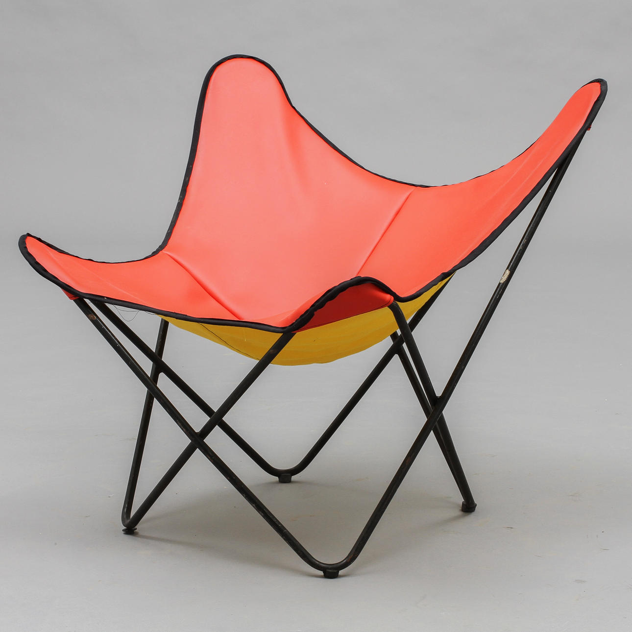 FÅTÖLJ, s k Fladdermusmodell, 1900-talets andra hälft.