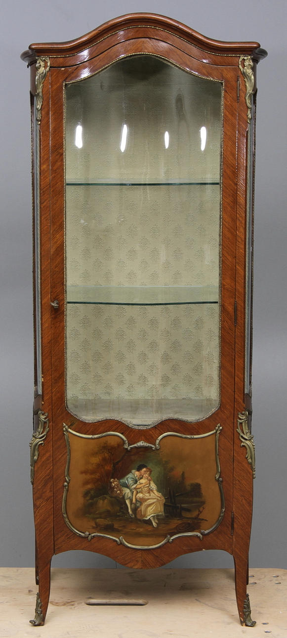 VITRINSKÅP, Louis XVI stil, 1900 talets början.