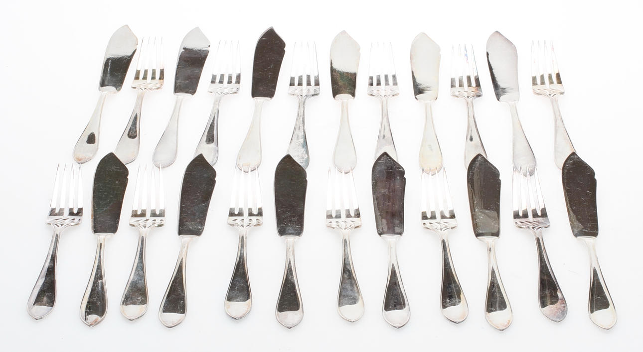 FISKBESTICK, 24 delar, nysilver, "Svensk spets", 1900-tal.