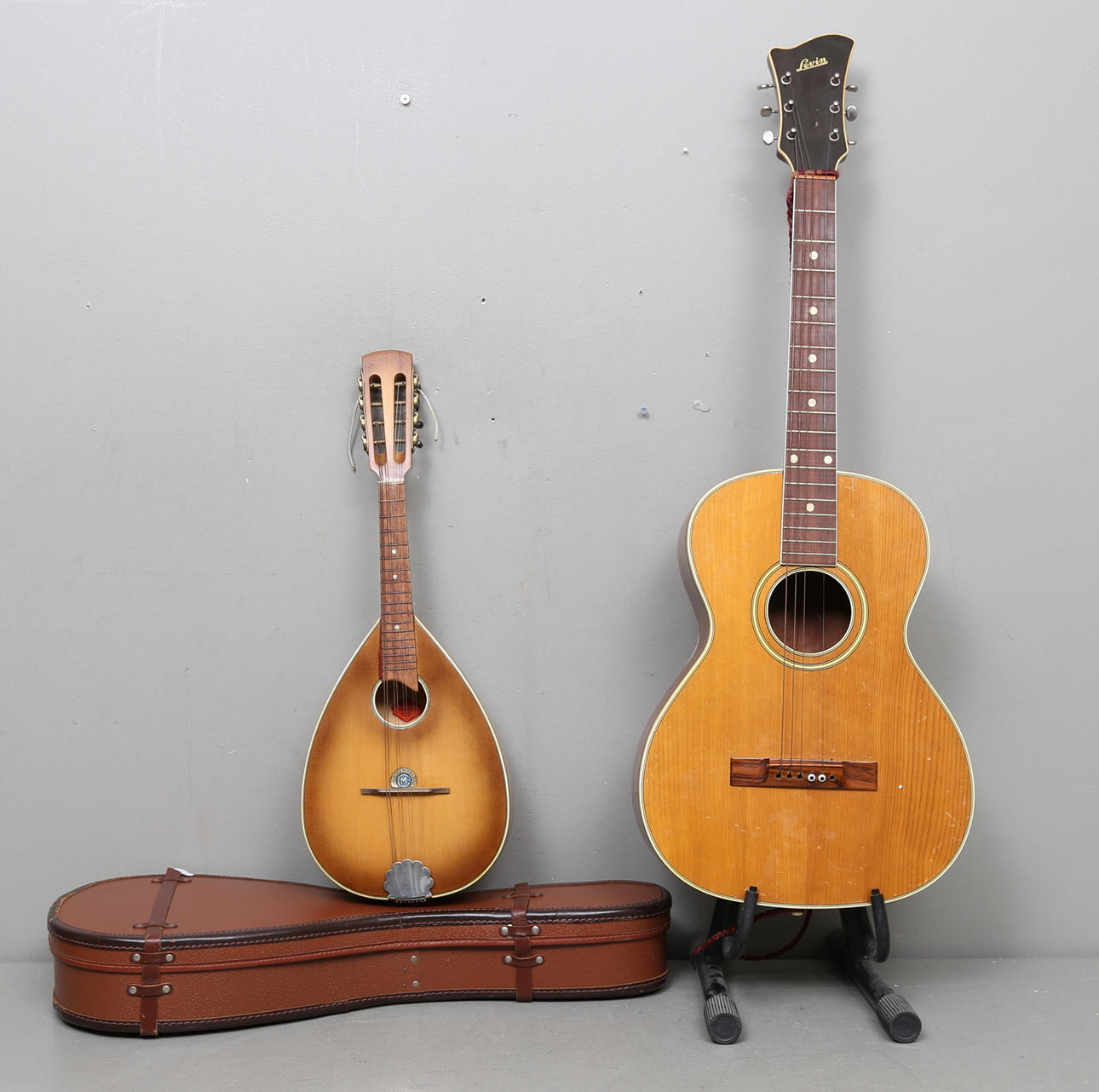 MANDOLIN OCH AKUSTISK GITARR.