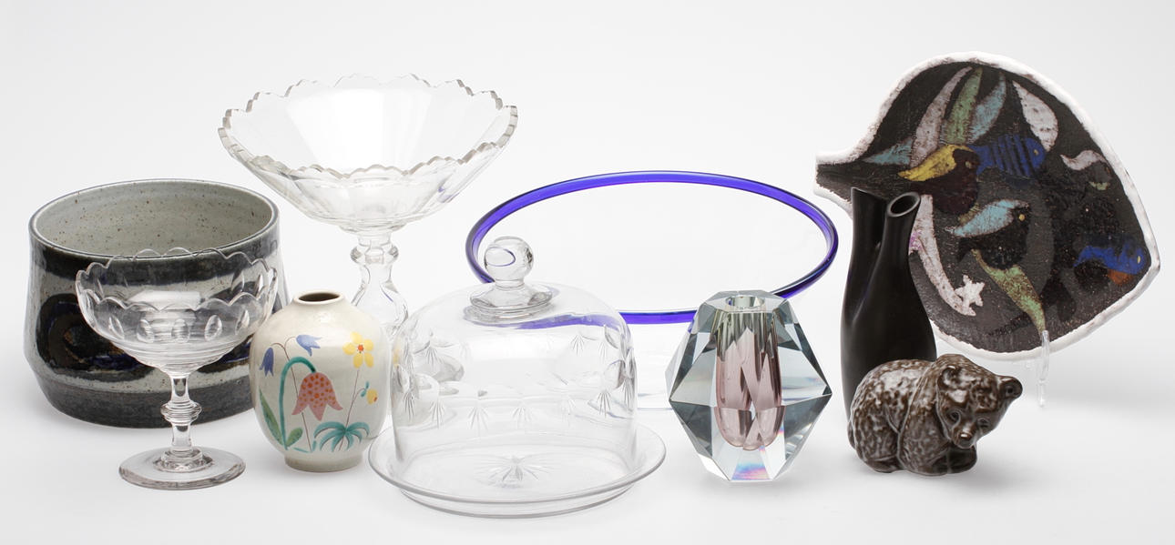 PARTI GLAS, KERAMIK samt TEXTIL, 1900-tal.