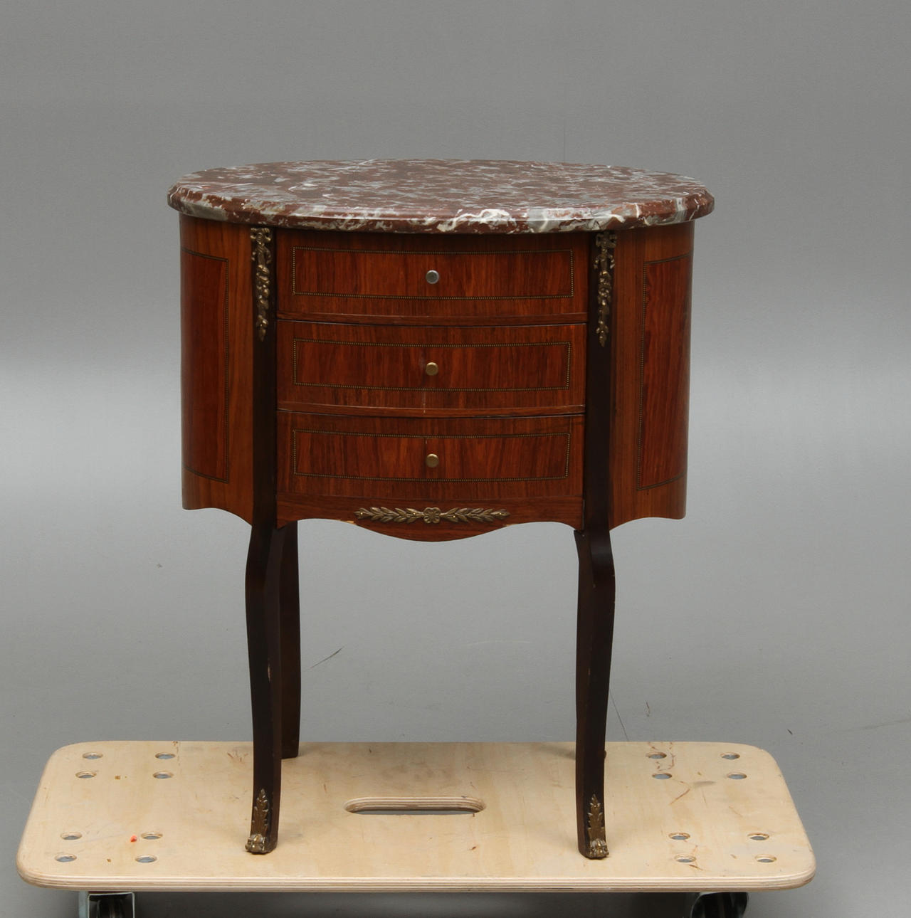 BYRÅ, med stenskiva, Louis XVI-stil, 1900-tal.