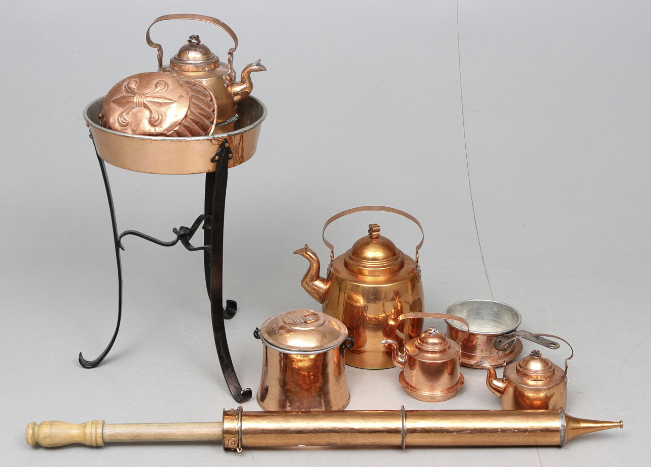 KOPPARFÖREMÅL, 8 delar, 1800-1900-tal.