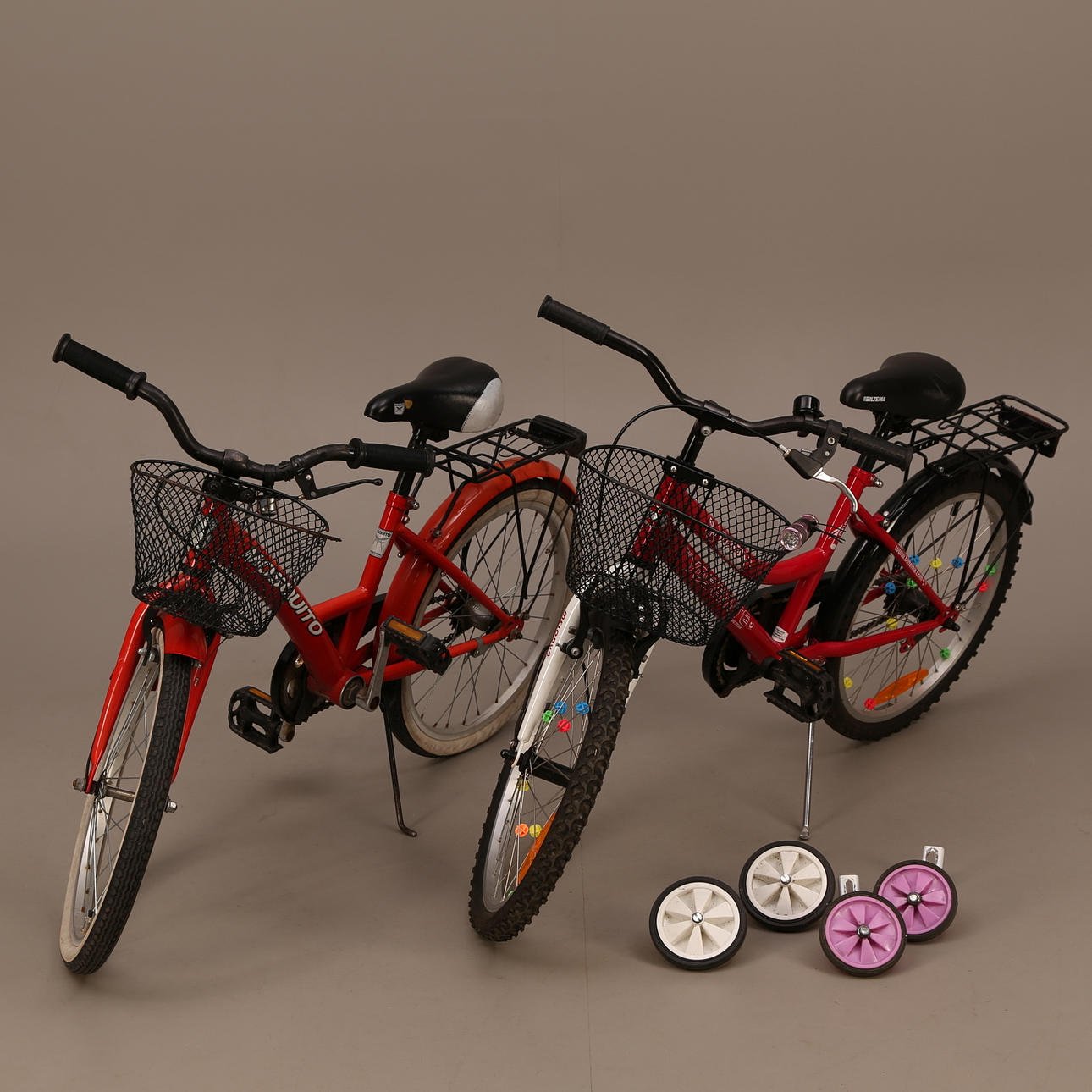 BARNCYKLAR, 2 st + 2 par STÖDHJUL.