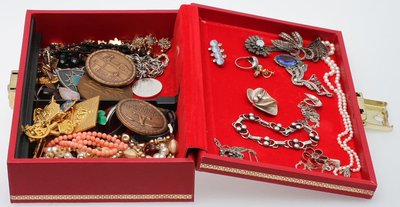 SMYCKEN, diverse bijouterier.