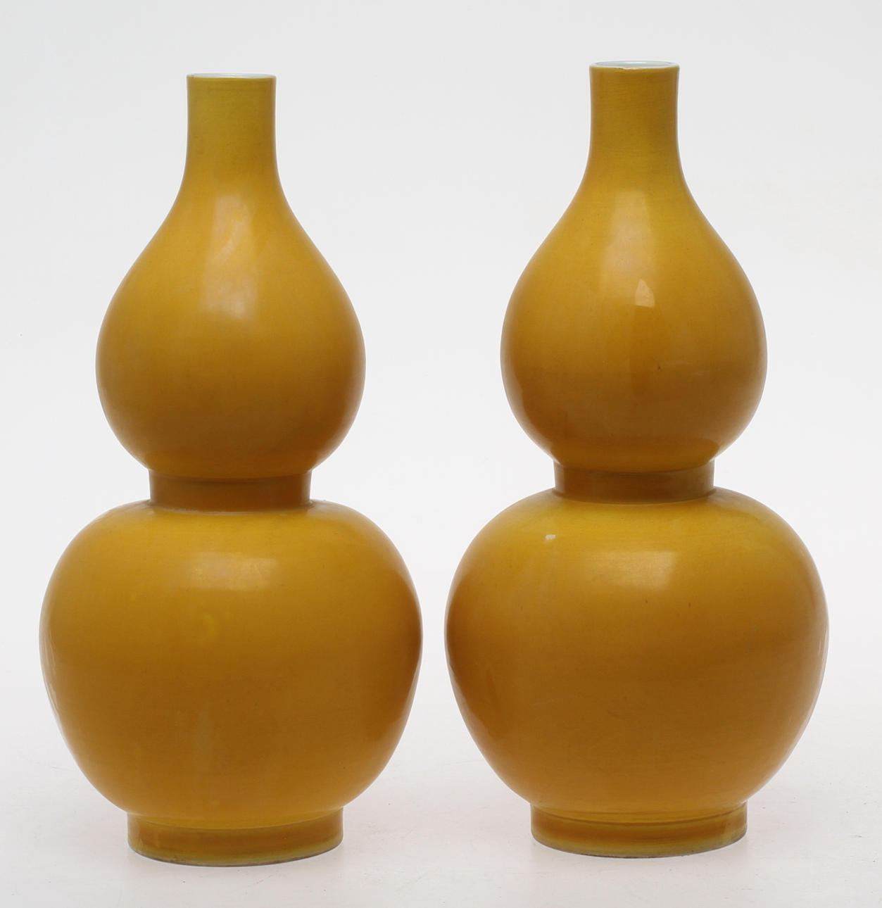 KALEBASSVASER, 1 par, porslin, Kina.