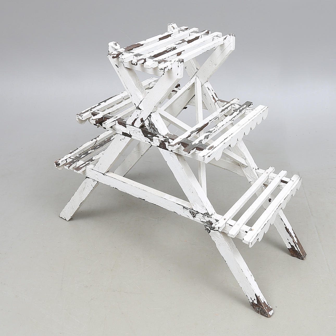 BLOMSTERTRAPPA, trä, 1900-tal.