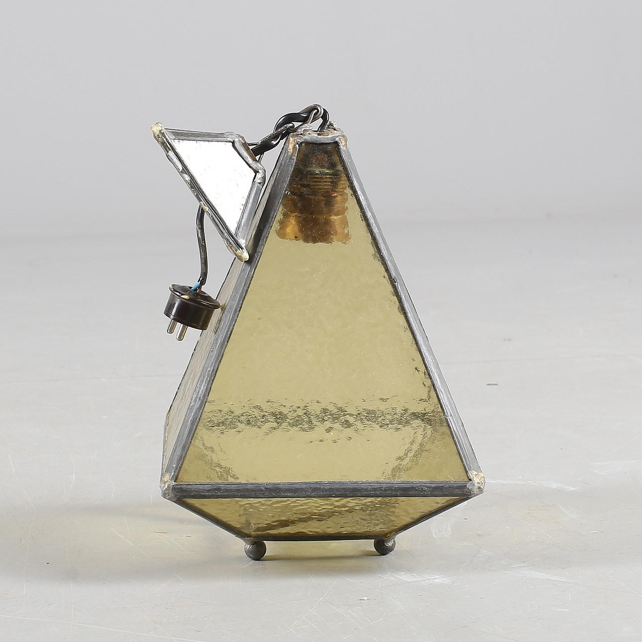 HALL LAMPE, Bleiglas, 20. Jahrhundert.