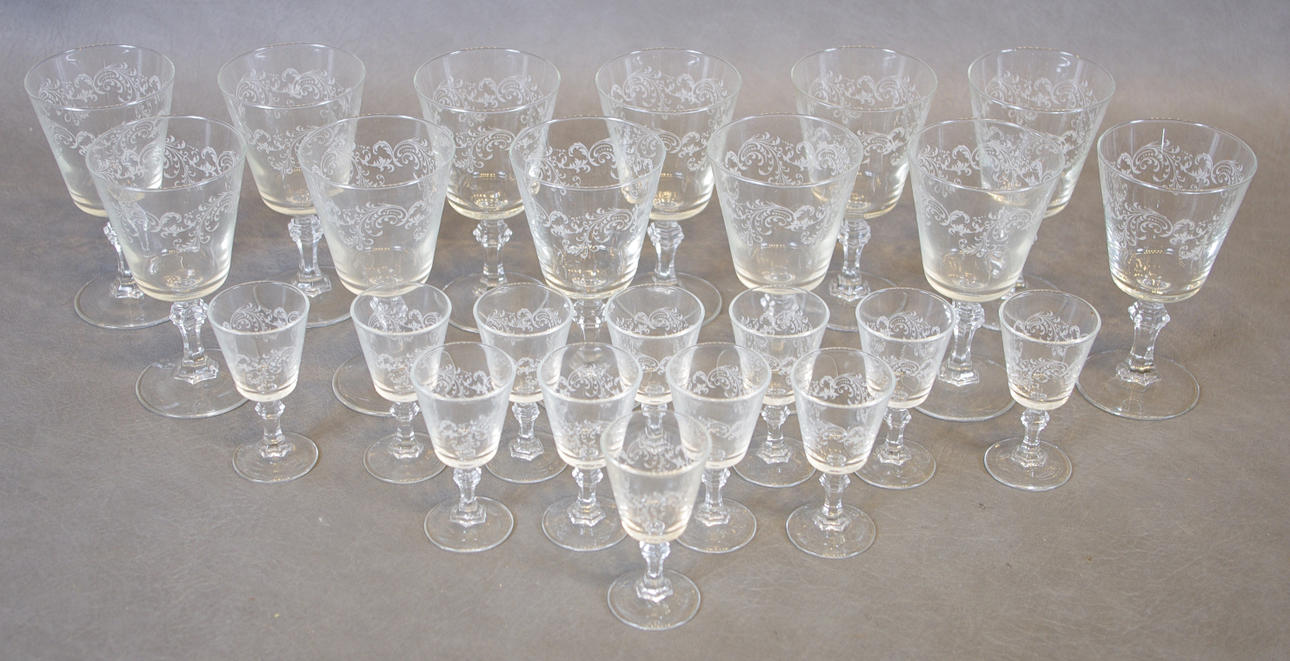 VINGLAS SAMT SNAPSGLAS, 12+12 stycken.