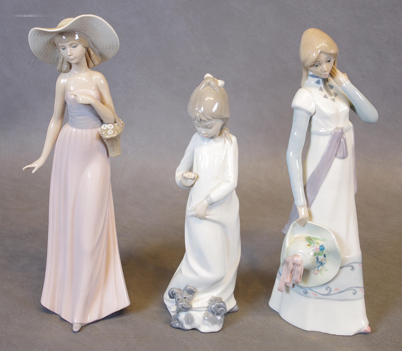 PORSLINSFIGURER, 3 stycken, Nao samt Casades, Spanien.